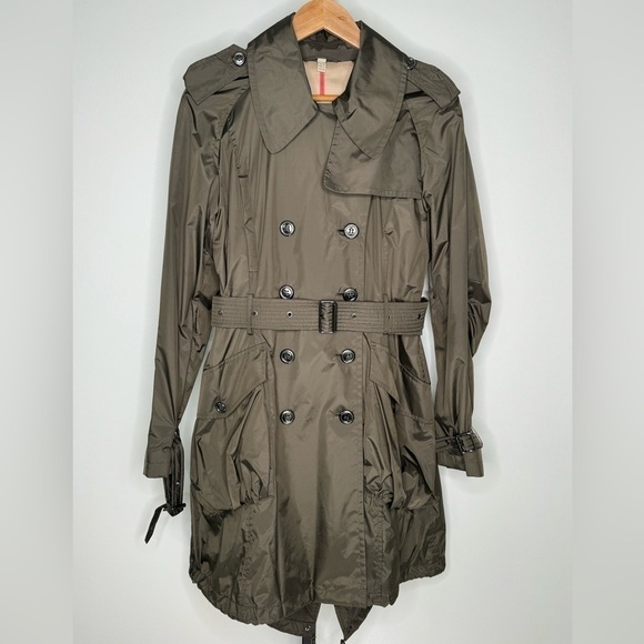Burberry Women's Raincoat - Classic Elegance for Rainy Days ๐ง๏ธ - Picture 3 of 9